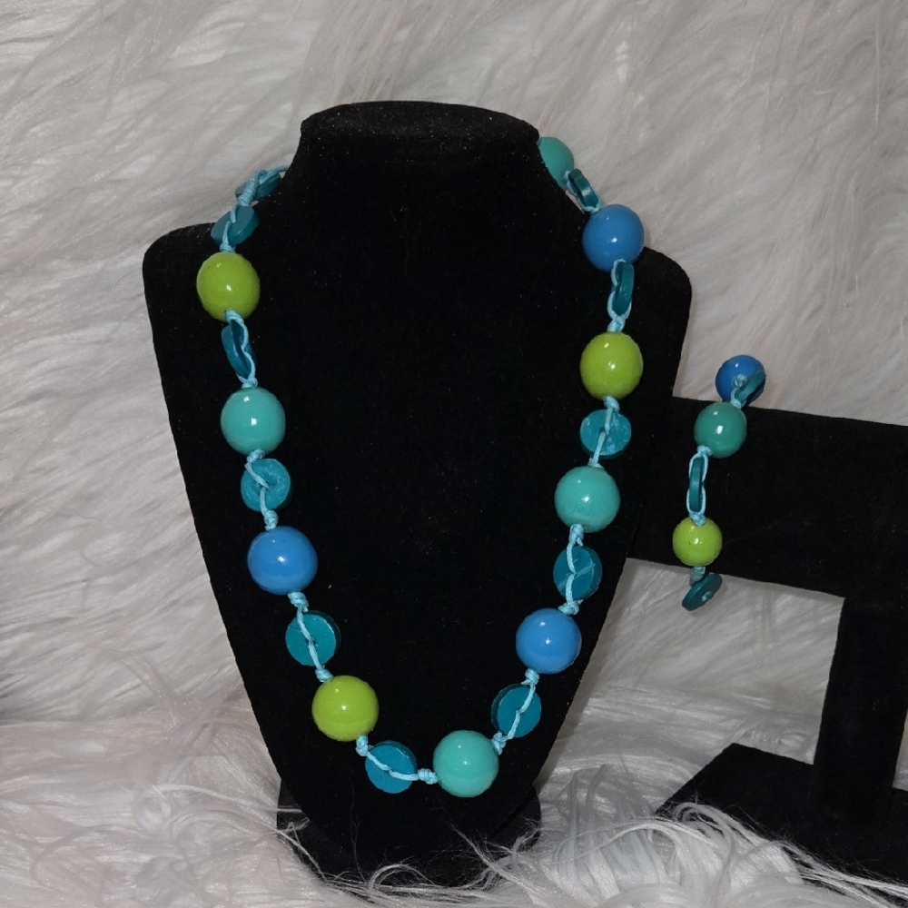 Elegant Blue and Green Beaded Necklace Set